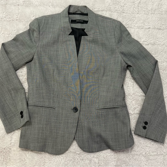 Zara Basic Suit - Picture 2 of 14